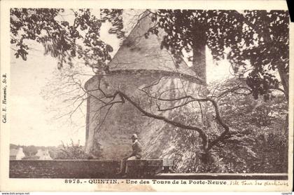 CPA Quintin Une des Tours de la Porte Neuve