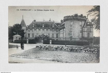CPA Rambouillet - Berger et ses moutons devant le château - Voyagée 1917