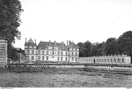 60 Château de Raray la cour d'honneur N° 47 \MK3008