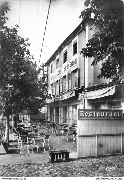 FRANCE - Retournac - Hôtel Bruyeron - Terrasse - Tables - Chaises - CP