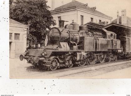 RIOM LOCOMOTIVES DU SUD-EST (EX PLM ) EN GARE