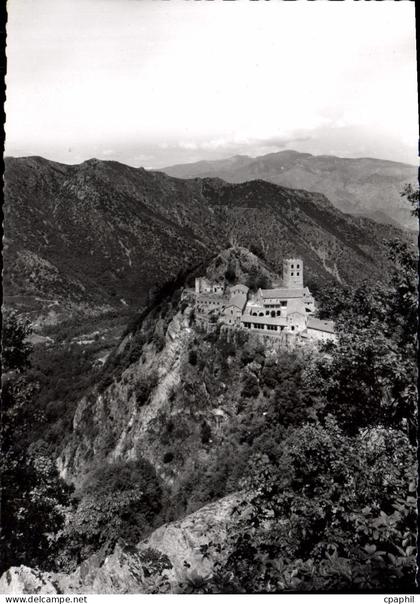 CPM Le Roussillon L'Abbaye de Saint Martin du Canigou Vue Generale