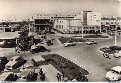 FRANCE - Royan - Front de Mer - Rond point - Poste - Transports - Animé - CPA