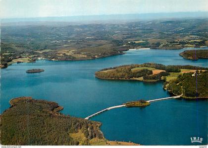 CPM Limousin Pittoresque Entre Peyrat Chateau et Royere Le lac de Vassivieres Vue generale