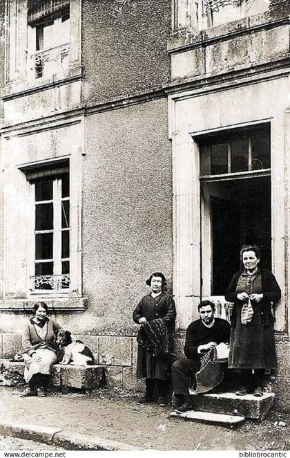 D46 - CARTE PHOTO - LE TAILLEUR DE SAINT CERE - photo POUJADE