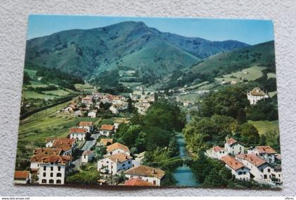H85, Cpm 1984, Saint Etienne de Baigorry, vue générale aérienne, à droite le château Echaux, Pyrénées atlantiques 64