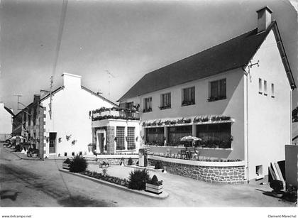 SAINT GILLES VIEUX MARCHE - Hôtel Restaurant de la Vallée - très bon état