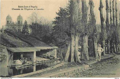17 - Saint Jean d'Angély - Chaussée de l'Espéron et Lavoirs - Animée - CPA - Voir Scans Recto-Verso