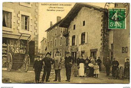 FRANCE carte postale Saint Laurent sur Gorre, le carrefour principal, gros plan.