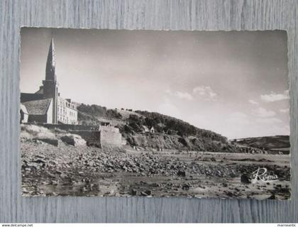 Cpa Saint Michel en Greve (22) l'église près de la mer