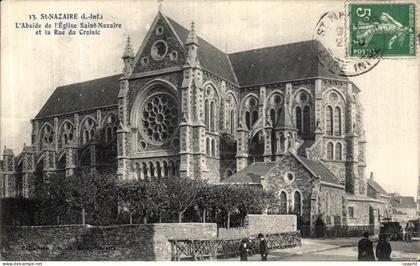 CPA Saint Nazaire L Abside de l Eglise Saint Nazaire et la Rue du Croisic