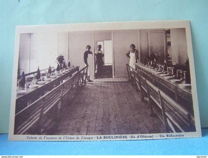 SAINT-PIERRE-D'OLERON (CHARENTE MARITIME) COLONIE DE VACANCES DE L'UNION DE LIMOGES. LA BOULINIERE. UN REFECTOIRE.