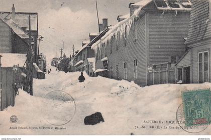 SAINT PIERRE ET MIQUELON  la rue de l'hopital en hiver