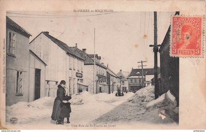 SAINT PIERRE ET MIQUELON  une rue de Saint Pierre en hiver