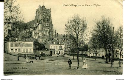CPA - Carte Postale - France - Saint Riquier - Place et l'Eglise  ( MO18001)