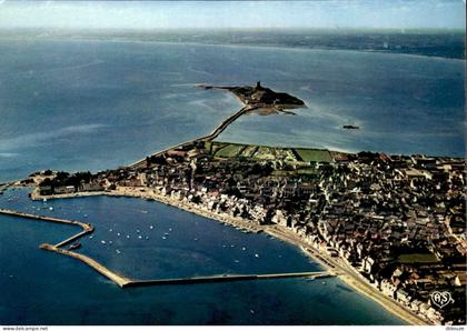 Carte Postale - 50 - Saint vaast la hougue - Le port la presqu ile et la baie de la hougue - vue aérienne - CPM - Voir S