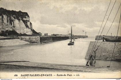CPA Saint Valery en Caux Sortie du Port