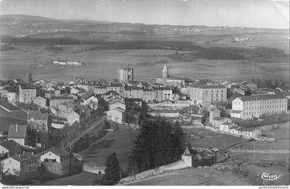 FRANCE - Saugues - Vue générale - Eglise - Tour - Collines - Paysage - CP