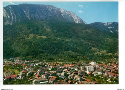 CARTE (  format 15 x 10,5 cm ) SCIONZIER vue aérienne au fond le Bargy