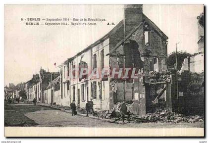 CPA Senlis Septembre Rue de la Republique Senlis September Republic s Street Militaria