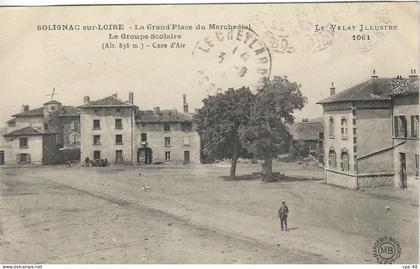 HAUTE LOIRE : Solignac sur Loire, La Grand-Place du Marchedial, Le Groupe Scolaire