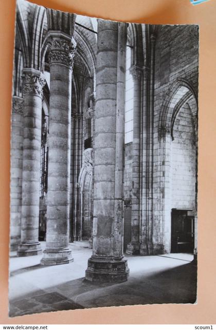 saint quentin - la basilique - chapelle st jean baptiste et l'entrée de la sacristie