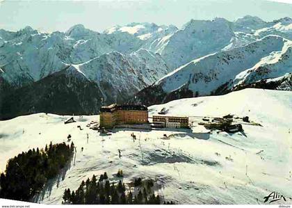 31 - Superbagnères - Le Plateau de Superbagnères devant la Chaine des Pyrénées - A l'arrière plan le Massif du Nethou -