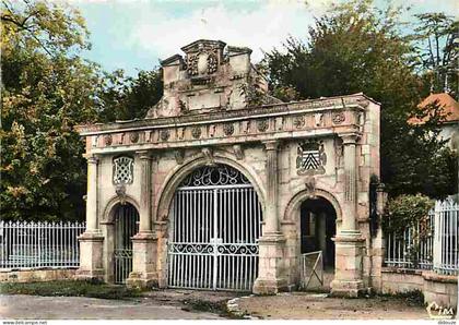 17 - Surgères - Porte du Château - CPM - Voir Scans Recto-Verso