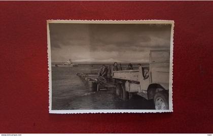TAAF - ARCHIPEL KERGUELEN  1962 - PHOTO 11.5 × 8.5 - BATEAU + TRAVAUX DE CONSOLIDATION...VOIR SCANS   - " TRES RARE " -