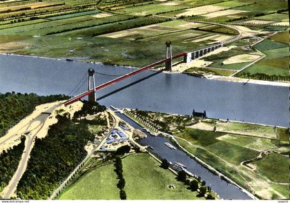 CPSM Le Pont de Tancarville S Mme Pont de Tancarville