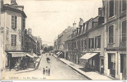 CPA Tarbes La rue Thiers