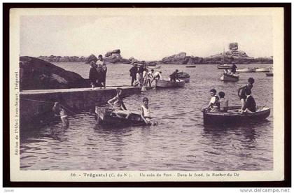 Cpa du 22 Trégastel  un coin du port dans le fonf un rocher du Dé ABE26