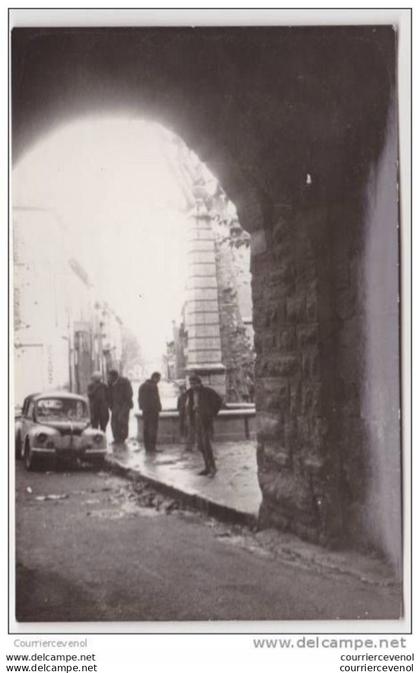 CPSM - TRETS (Bouches du Rhône) - La Fontaine et le portail de Pourrières