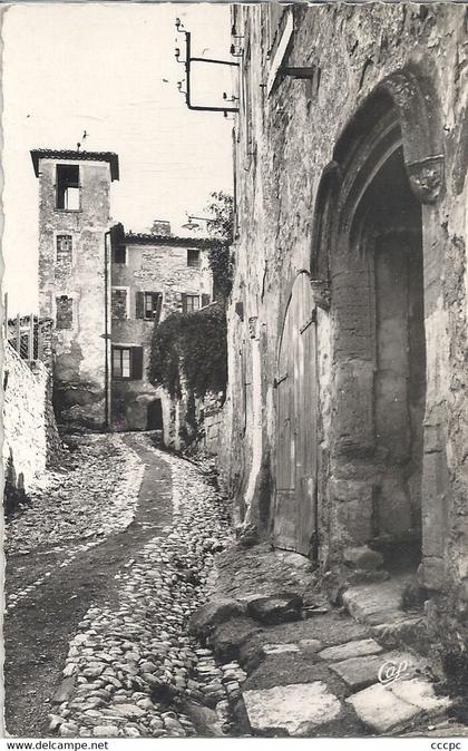 CPSM Vaison-la-Romaine Une rue de la Haute Ville