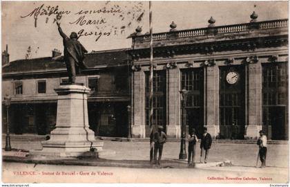 CPA  Carte Postale  France Valence  Statue de Bancel Gare de Valence début 1900  VM105065