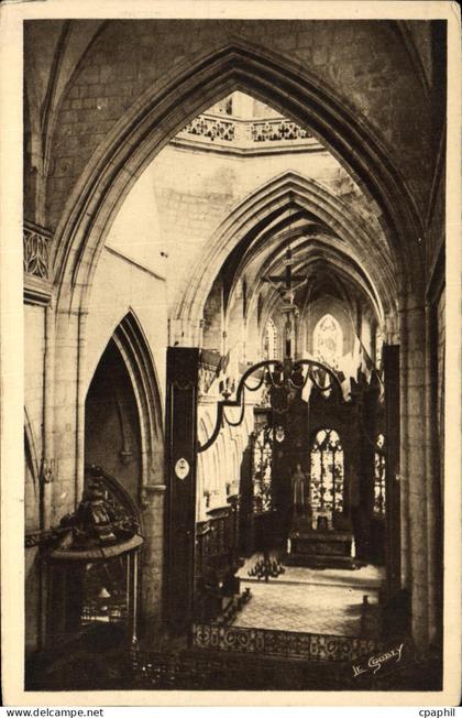 CPA Valognes Interieur de l Eglise St Malo chaire sculptee