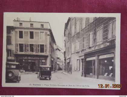 CPA - Valréas - Place Waldeck-Rousseau et rue de l'Hôtel-de-Ville