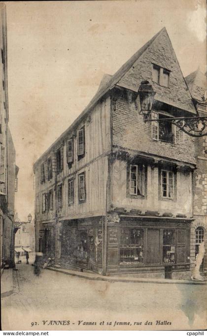 Vannes CPA Vannes et sa femme rue des Halles