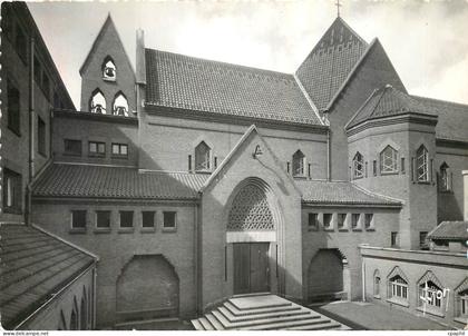 CPM Prieur Sainte Bathilde Vanves (Seine) Cour d'Entree