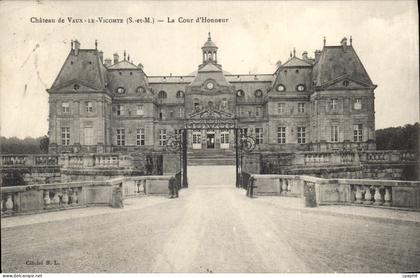CPA Chateau de Vaux le Vicomte S et M La Cour d'Honneur