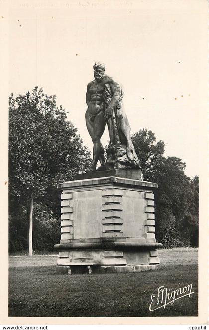 CPA Chateau de Vaux le Vicomte S et M Statue d'Hercule