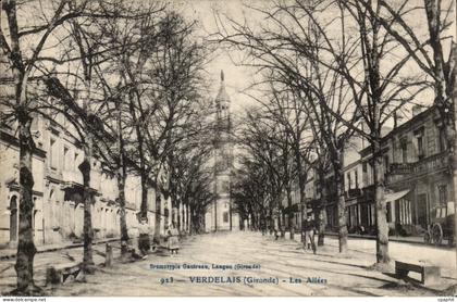 Verdelais CPA Les allees