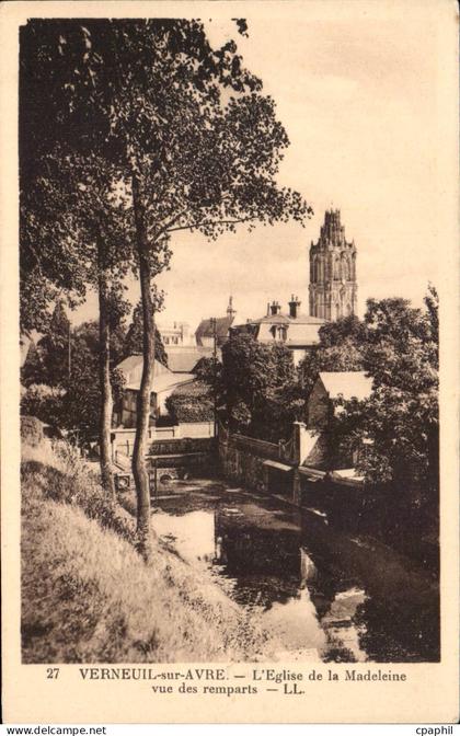 CPA Verneuil sur Avre Eglise de la Madeleine Vue des remparts