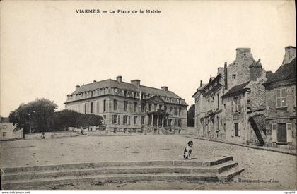 CPA Viarmes La Place De La Mairie