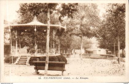 CPA Vic Fezensac Le Kiosque