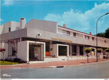 CPM Vic le Comte P de D Centre Administratif