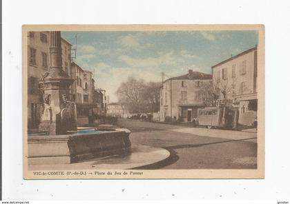 VIC LE COMTE (P DE D) PLACE DU JEU DE PAUME (AUTOBUS ET FONTAINE)