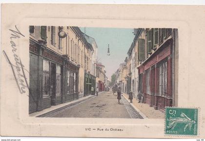 HAUTES PYRENEES : Vic sur Bigorre, Rue du Château, Animée