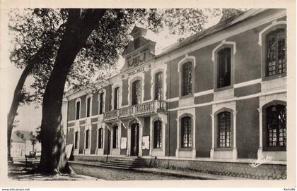vic sur bigorre * place de l'hôtel de ville , mairie