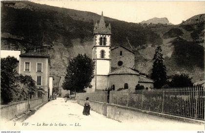 CPA Vif - La Rue de la Gare FRANCE (961993)